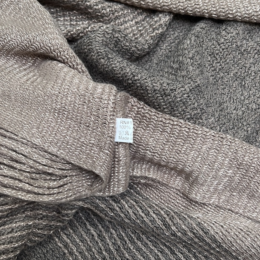Crosstree Lane one size poncho sweater - Picture 6 of 7